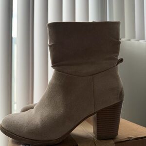 Elegant Tan Ankle Boots Size 9 👢 (dirty) will clean before ship